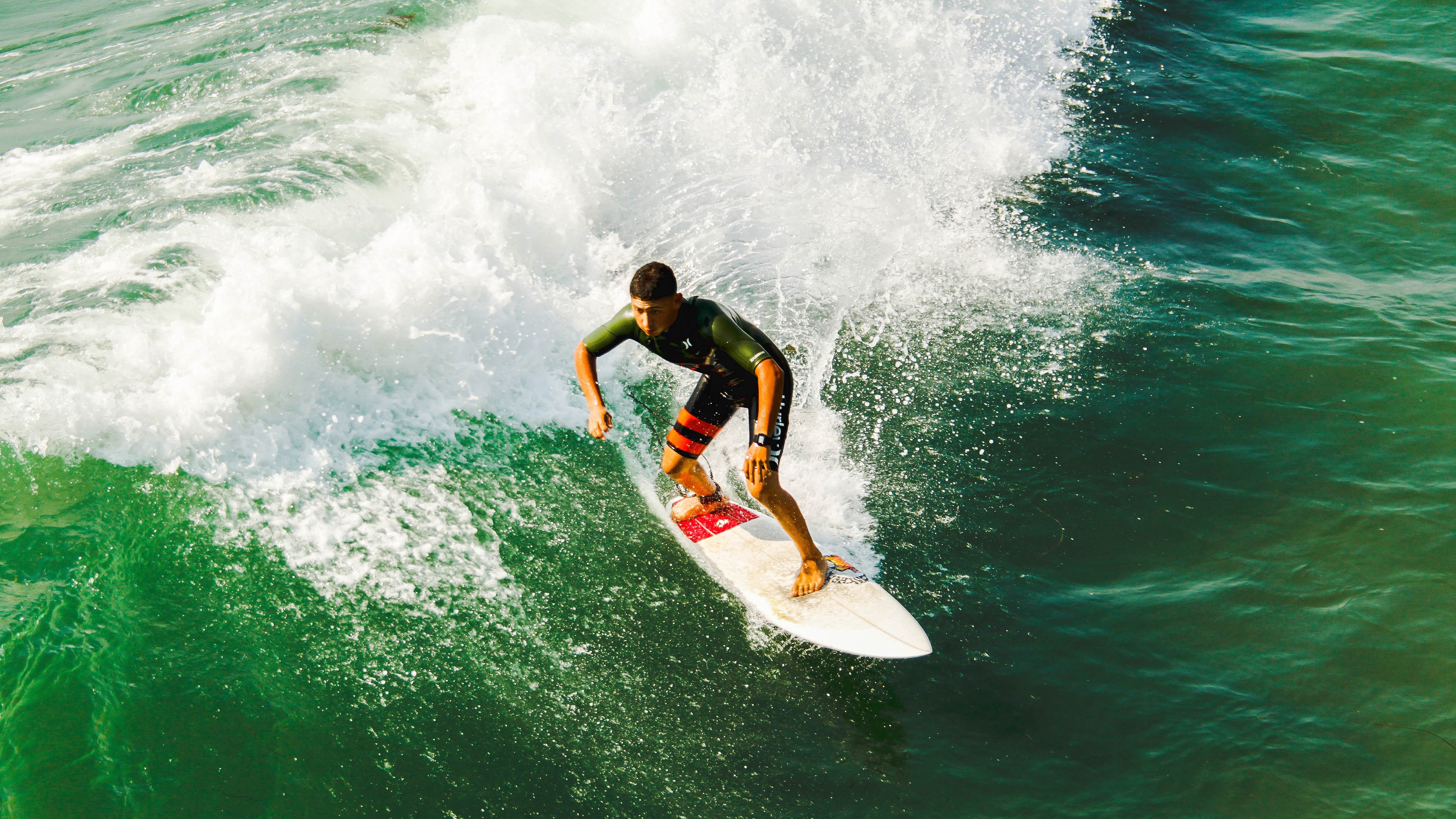 绝境翻盘！秘鲁逆转马赛，皮克自我救赎铸就经典之夜