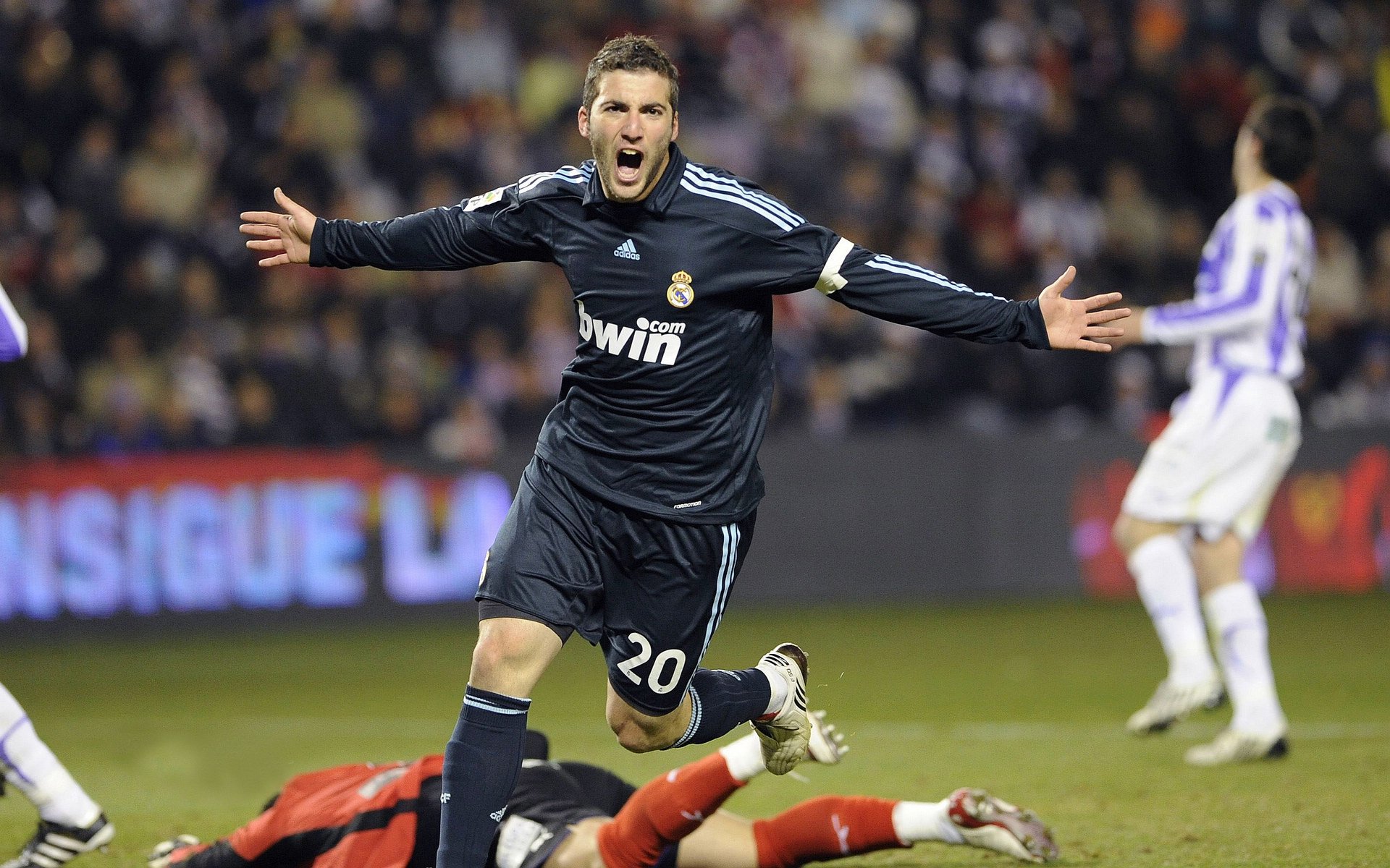 瑞士军刀的精准一击，当团队哲学战胜银河战舰，C罗在伯尔尼的黄昏写下新定义